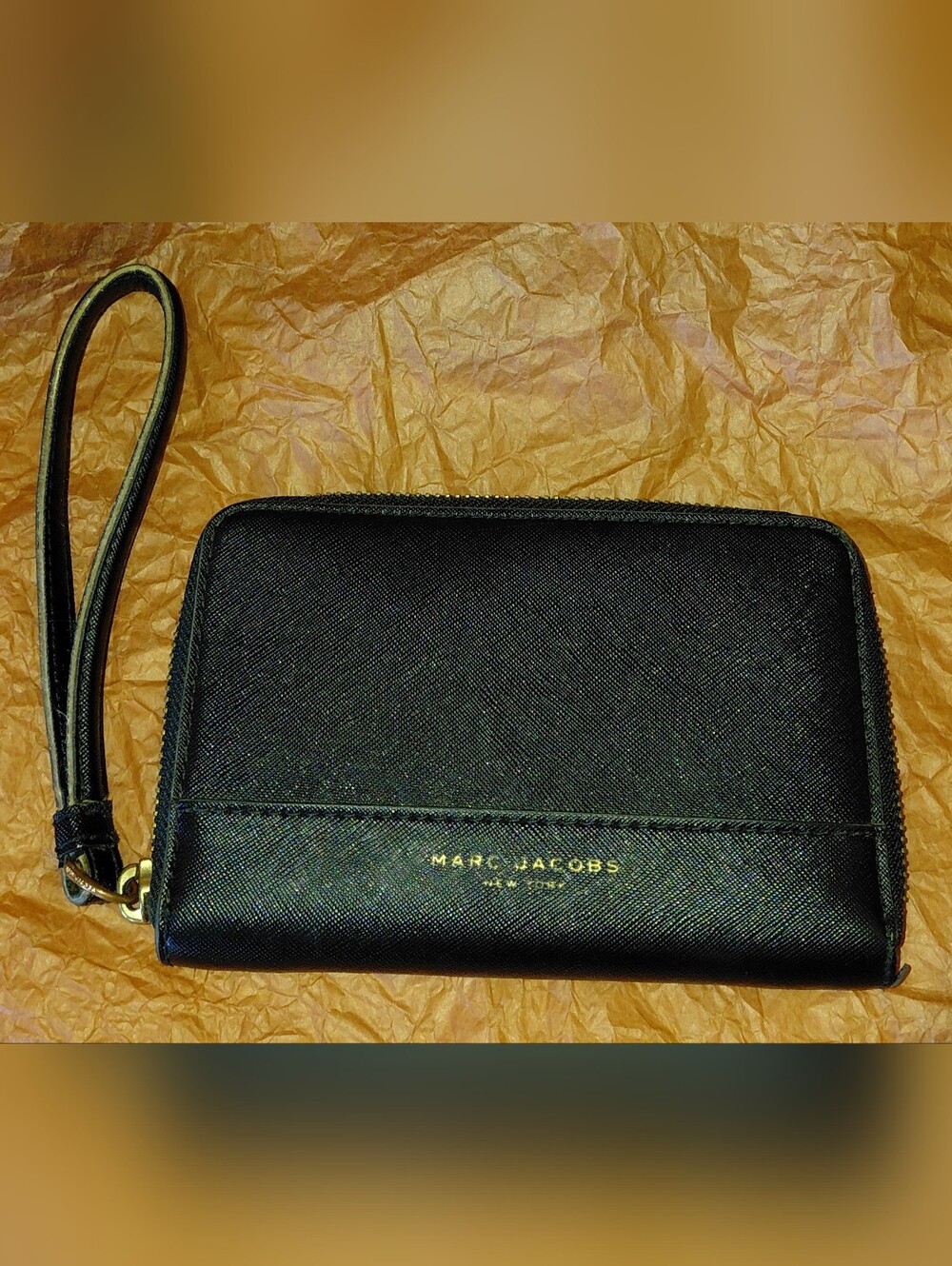 NWOT MARC JACOBS NY black Saffiano pebbled leather wristlet wallet, Giftable